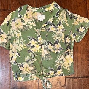 American Eagle Green Floral Tie Front Top • Short Sleeve • Size S